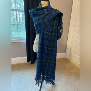 Oversized gorgeous, winter scarf.               B-208